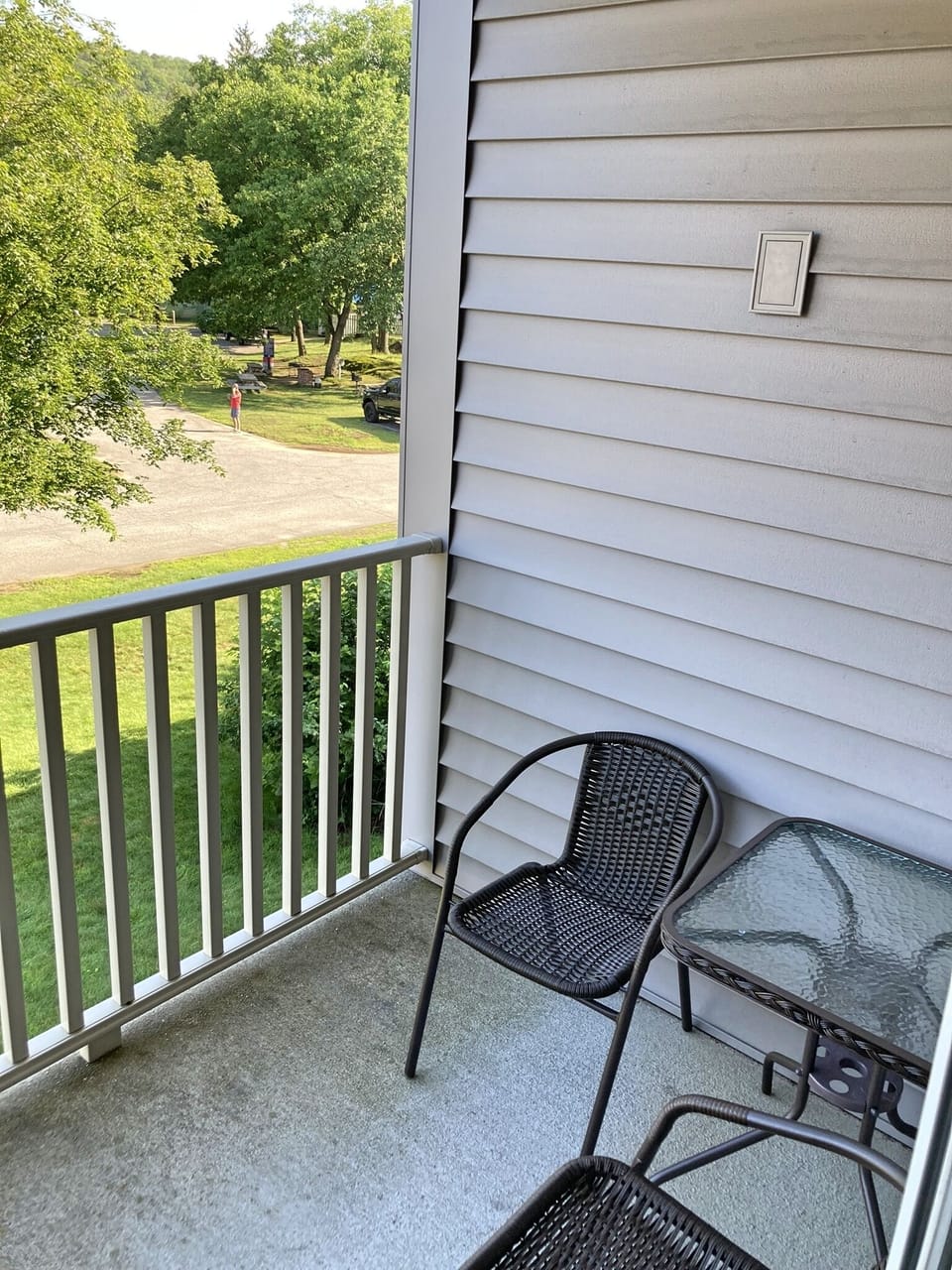 Deck to right