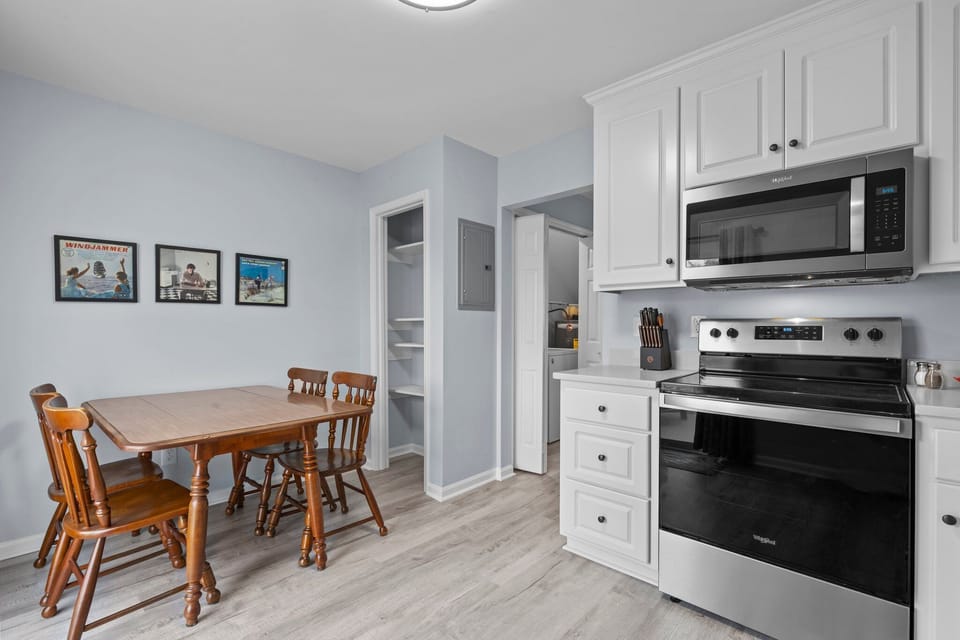 Kitchen/Dining Area