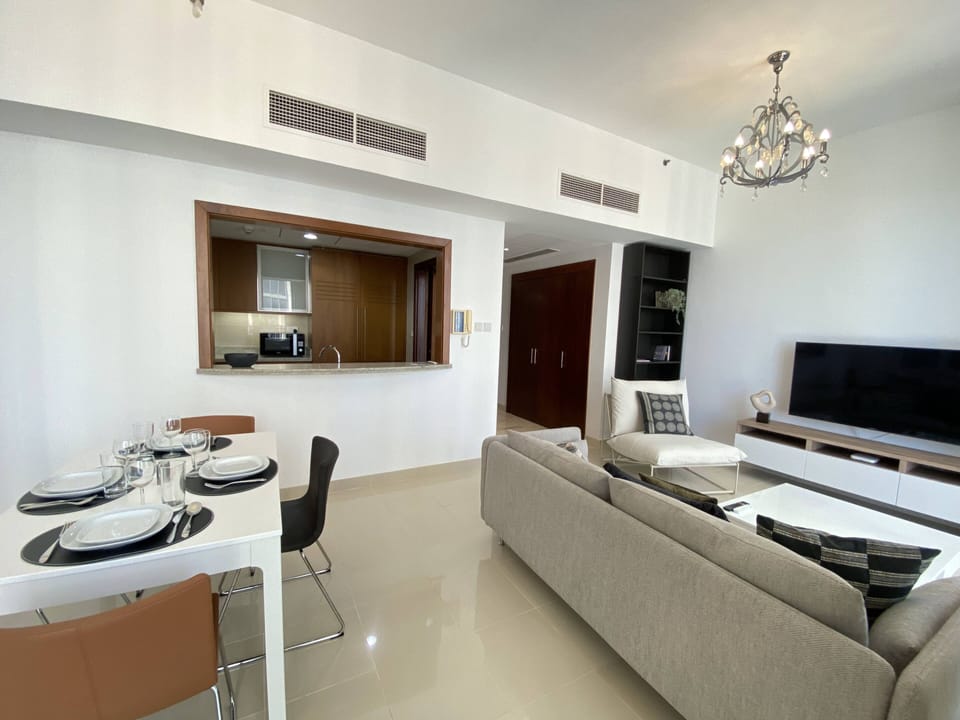 Panoramic Apartment | In-room dining