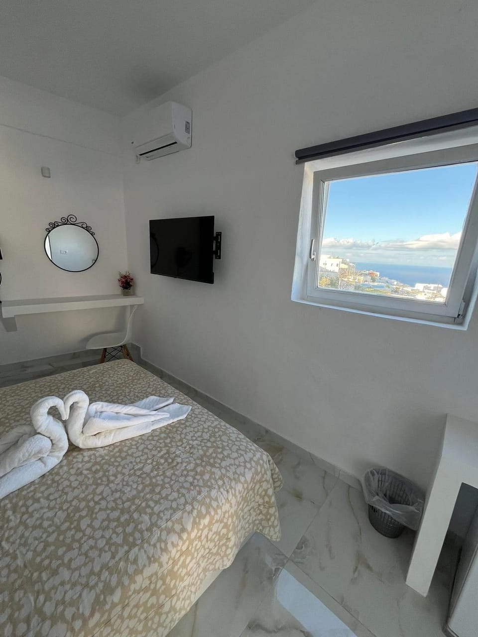 Superior Double Room | Laptop workspace, blackout drapes, free WiFi, bed sheets