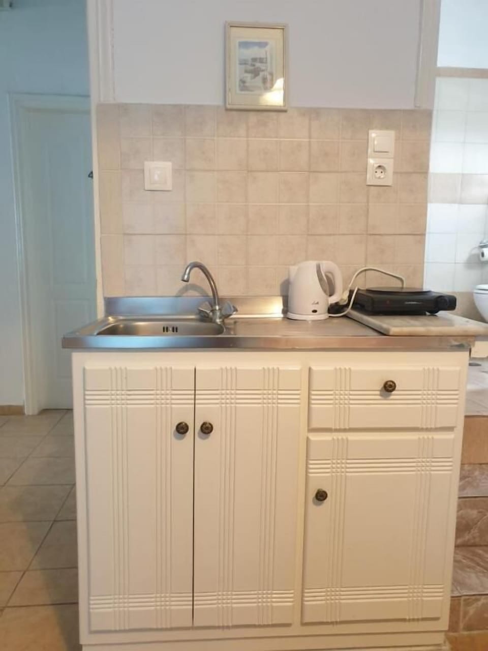 Mini-fridge, coffee/tea maker