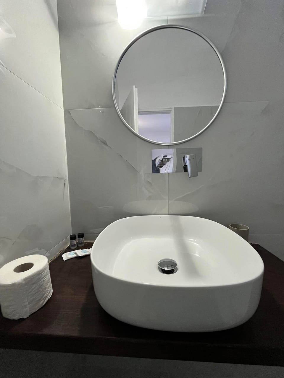 Superior Double Room | Bathroom | Shower, rainfall showerhead, hair dryer, slippers