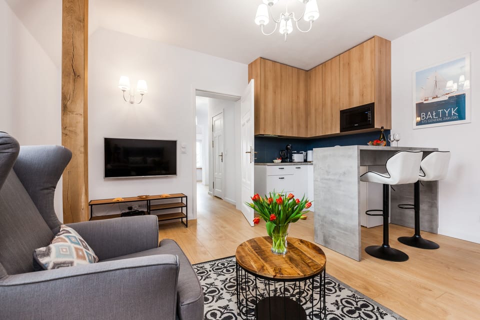 Deluxe Apartment | 1 bedroom, laptop workspace, blackout drapes, iron/ironing board