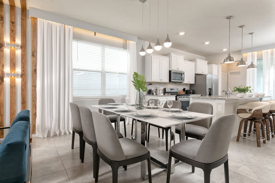 Open concept dining room, integrated into the living room and kitchen.