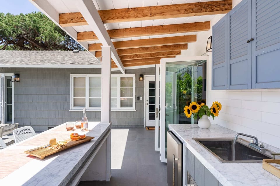 Outdoor Kitchen with Dining Area