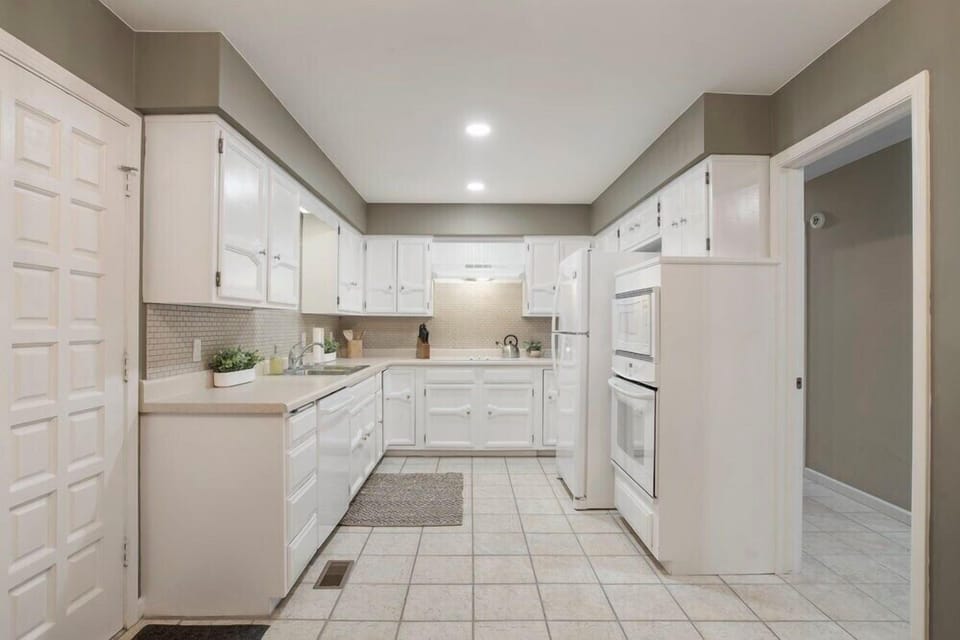 Spacious and clean Kitchen