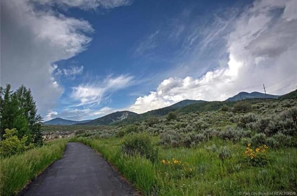 Access to beautiful scenic walking/biking trails just behind Crestview Condos