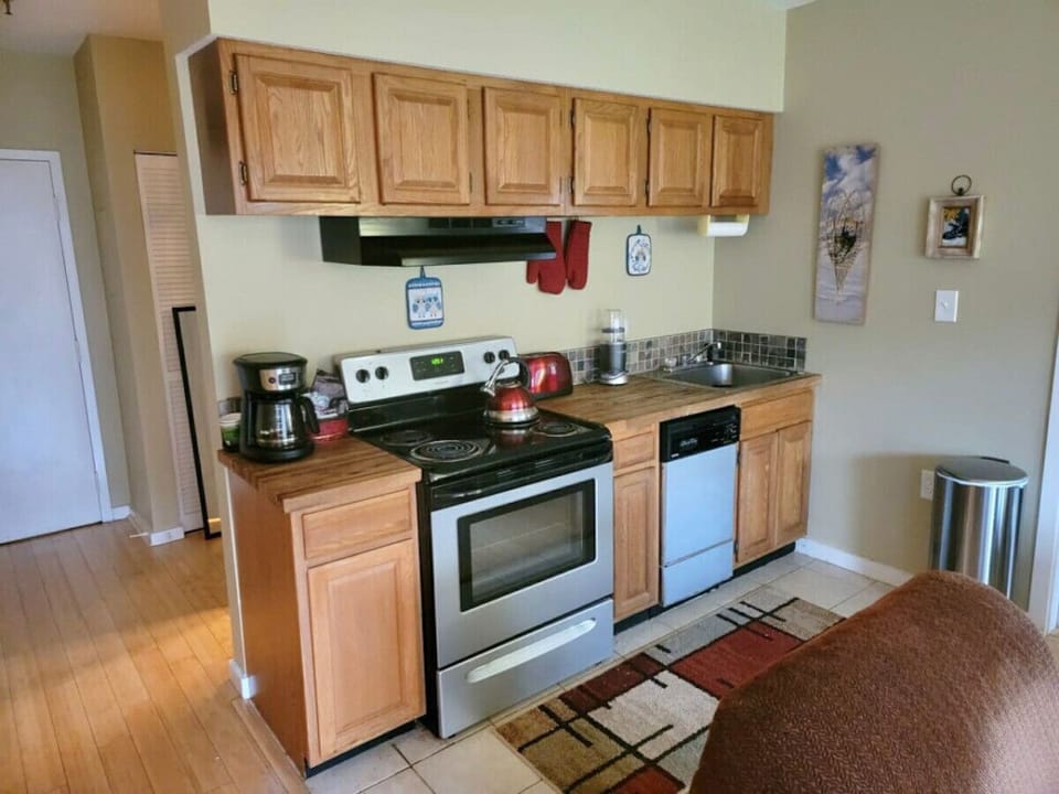 Full kitchen with all your basic needs