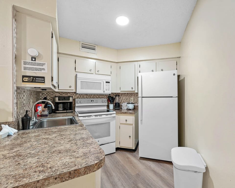 Family Apartment | Private kitchen | Fridge, microwave, stovetop, dishwasher