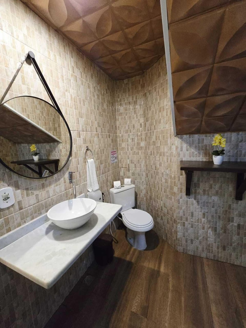 Family Room (6 adultos) | Bathroom | Shower, free toiletries, towels, soap