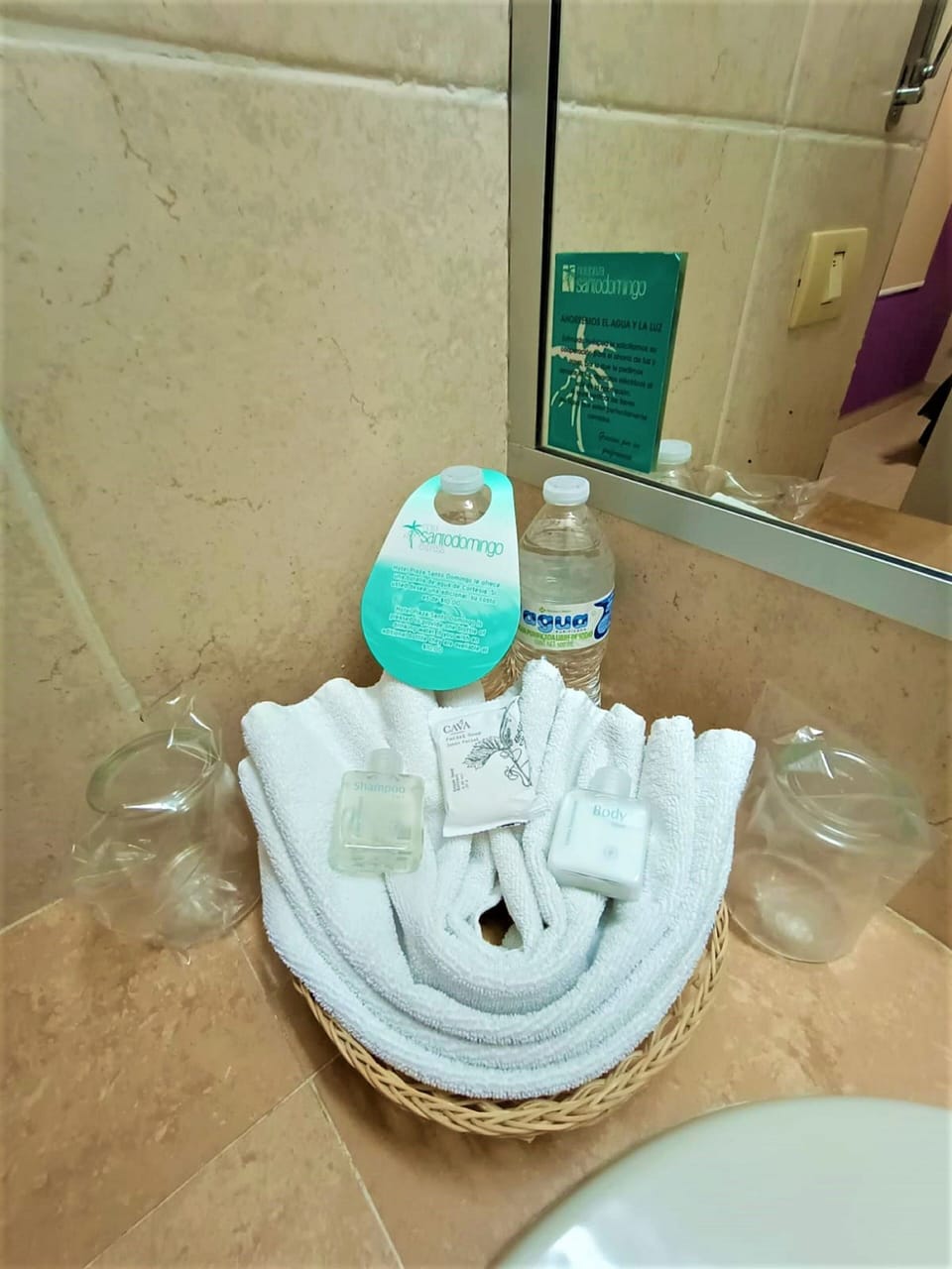 Deluxe Room | Bathroom | Shower, free toiletries, towels, soap