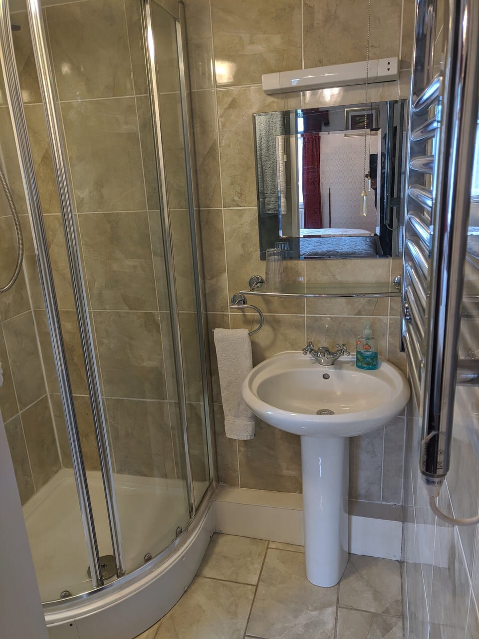 King Double or Twin | Bathroom | Shower, rainfall showerhead, free toiletries, hair dryer
