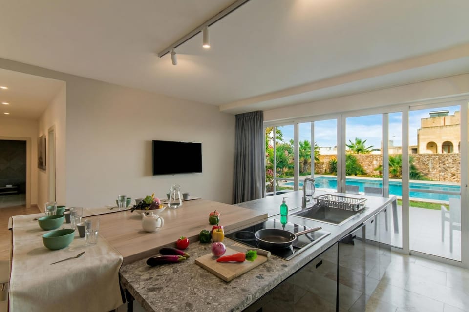Family Apartment, Multiple Bedrooms (Wellness Hygge Modern Gozitan) | Private kitchen | Fridge, microwave, oven, stovetop