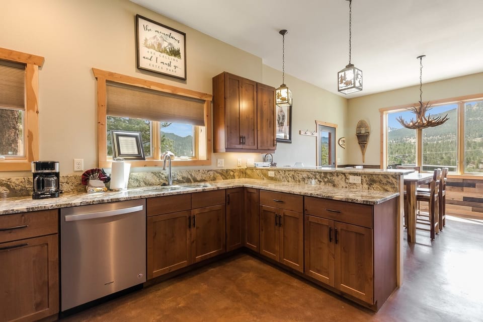House, 3 Bedrooms | Private kitchen | Fridge, oven, stovetop, coffee/tea maker