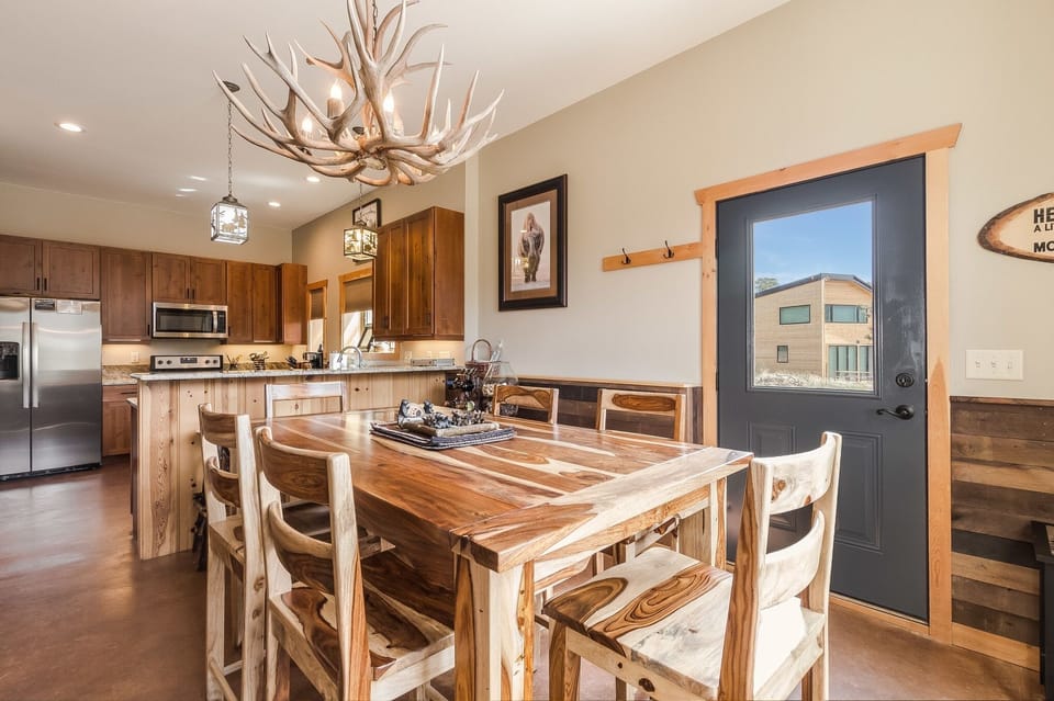 House, 3 Bedrooms | Private kitchen | Fridge, oven, stovetop, coffee/tea maker