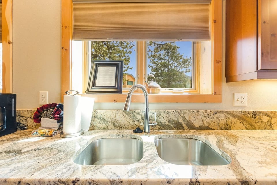 House, 3 Bedrooms | Private kitchen | Fridge, oven, stovetop, coffee/tea maker