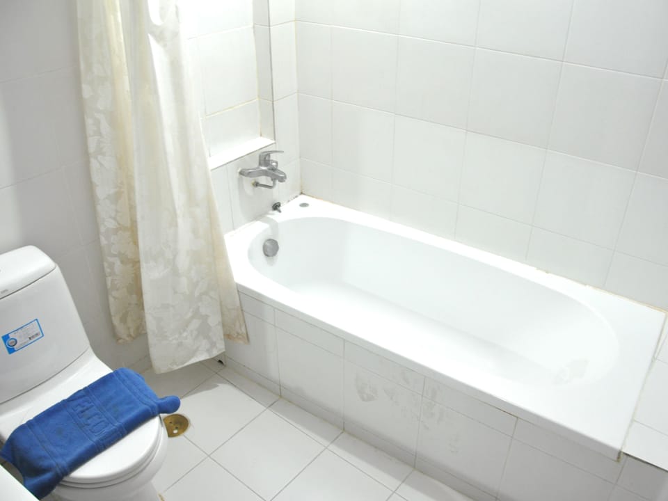 Standard Room | Deep soaking bathtub