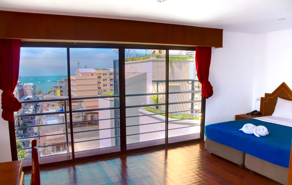 Grand Double Room | Minibar, in-room safe, desk, laptop workspace