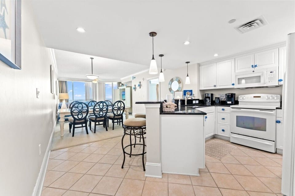 711 Mar Vista Grande Kitchen, Dining and Living Room