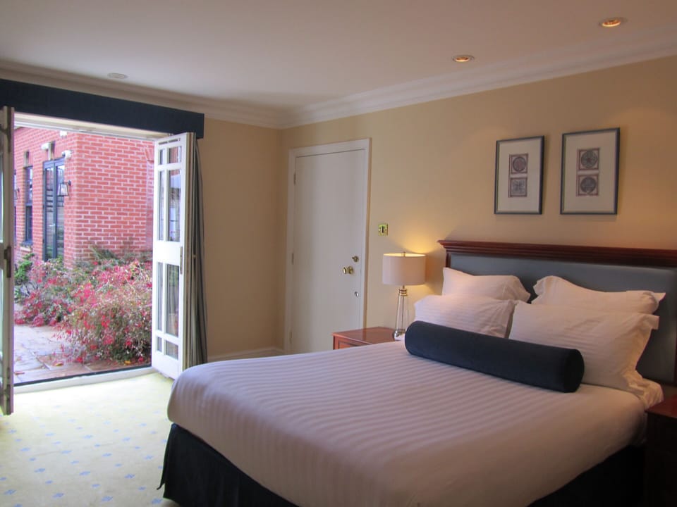In-room safe, desk, laptop workspace, soundproofing