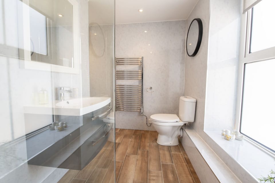 First floor: Family shower room