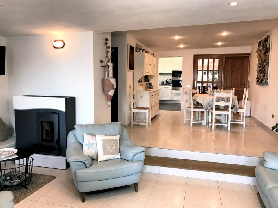 House | 4 bedrooms, iron/ironing board, WiFi