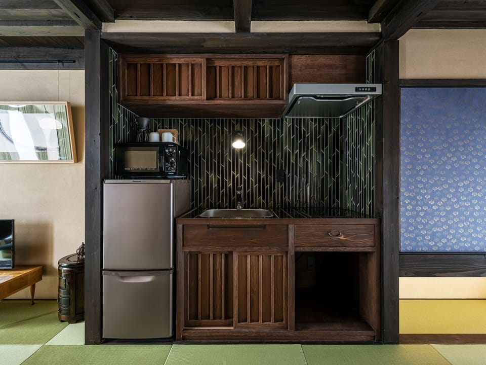 Traditional House | Private kitchen | Mini-fridge, microwave, stovetop, electric kettle