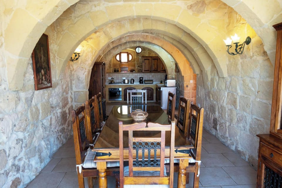 Standard Villa, Multiple Bedrooms (Villeleynah Amazing Gozitan Villa +) | Dining