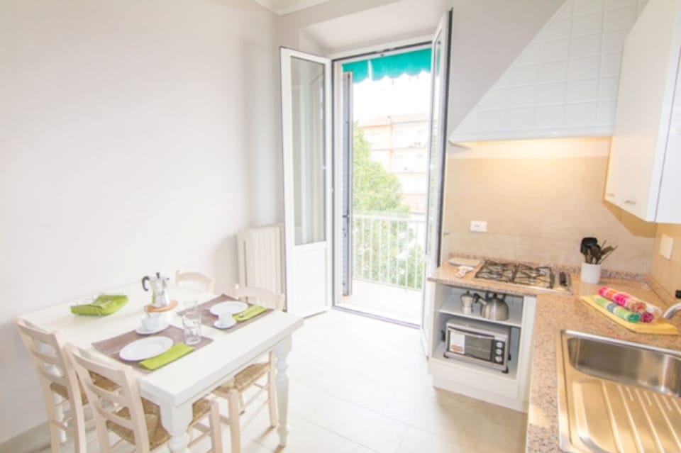 Apartment | Private kitchen | Microwave, dishwasher, coffee/tea maker, cookware/dishes/utensils