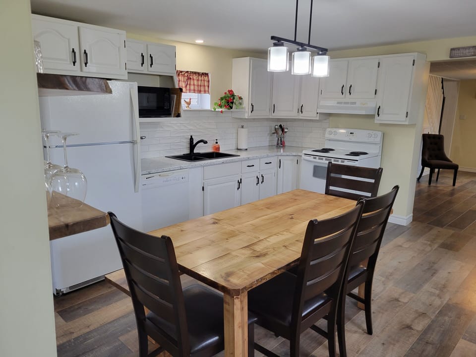 Newly renovated, fully equipped kitchen