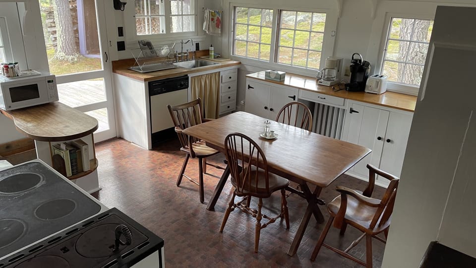Full kitchen