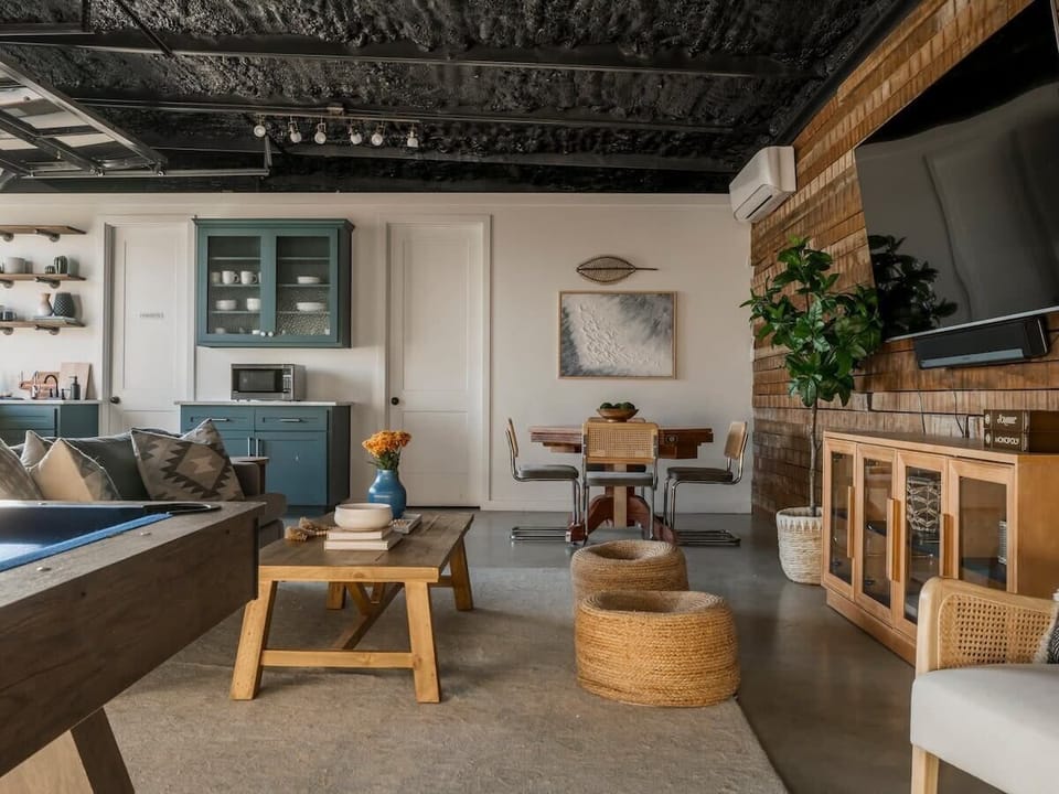 Pool house living and dining area