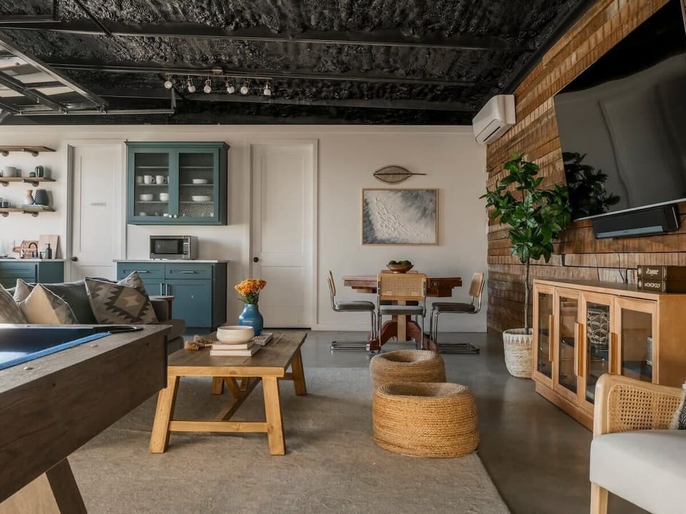Pool house living and dining area