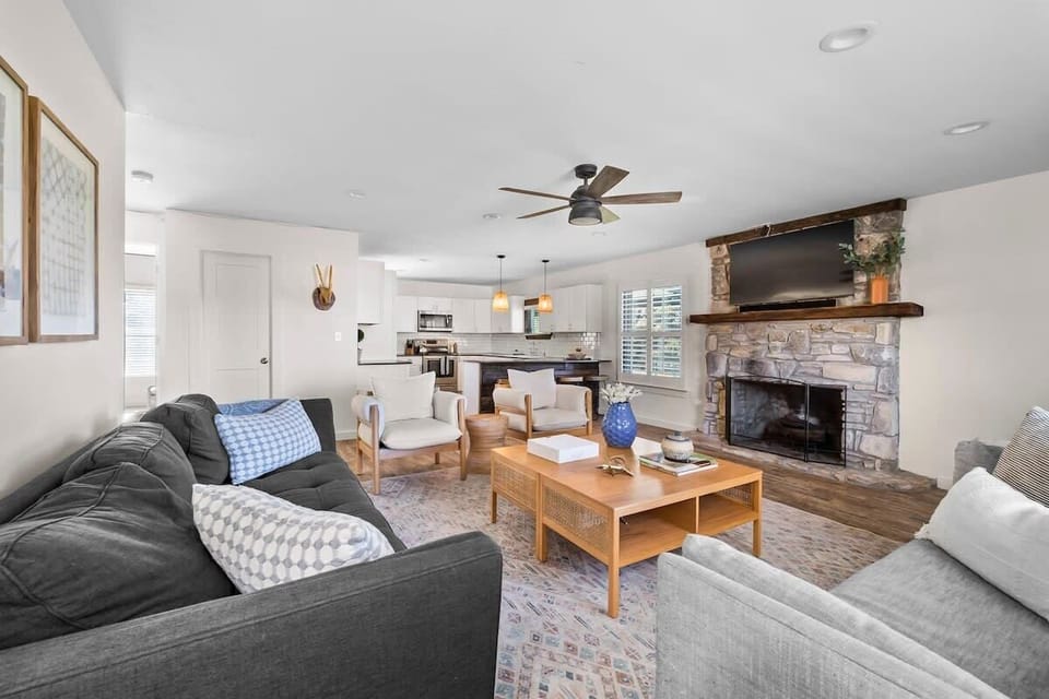 The Mercer House - Living Area