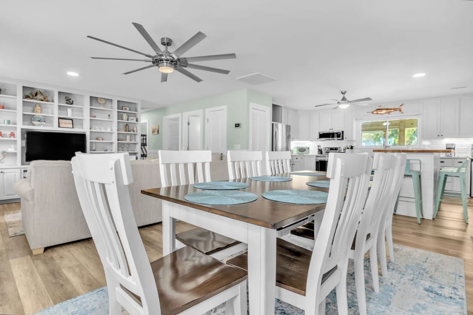 Dining Area - Northeast