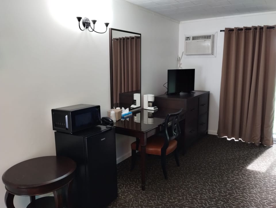 Deluxe Double Room | Desk, free WiFi, bed sheets