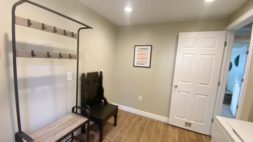 Entrance and laundry room