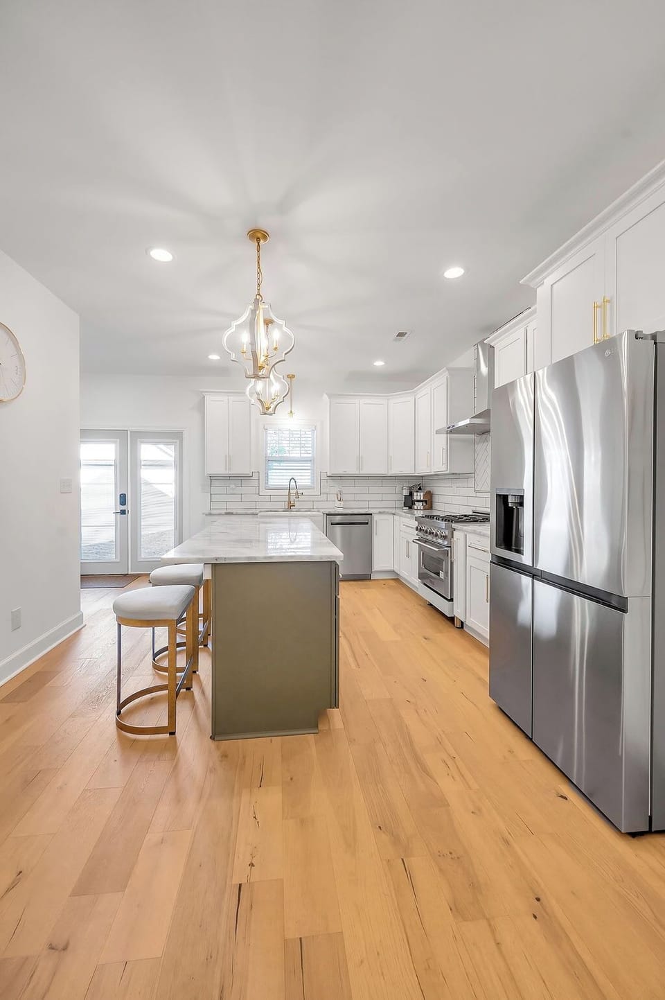 Cook up a
feast at the island,
then swing the
French doors open to
the backyard — this
kitchen flows straight
into the fun outside.