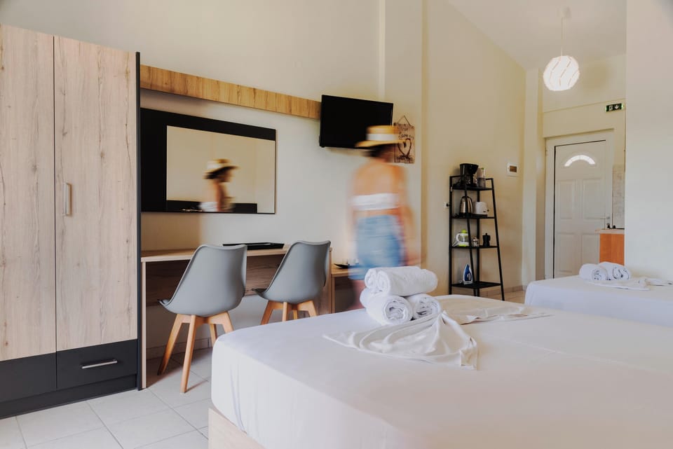 Comfort Room | Premium bedding, in-room safe, desk, laptop workspace