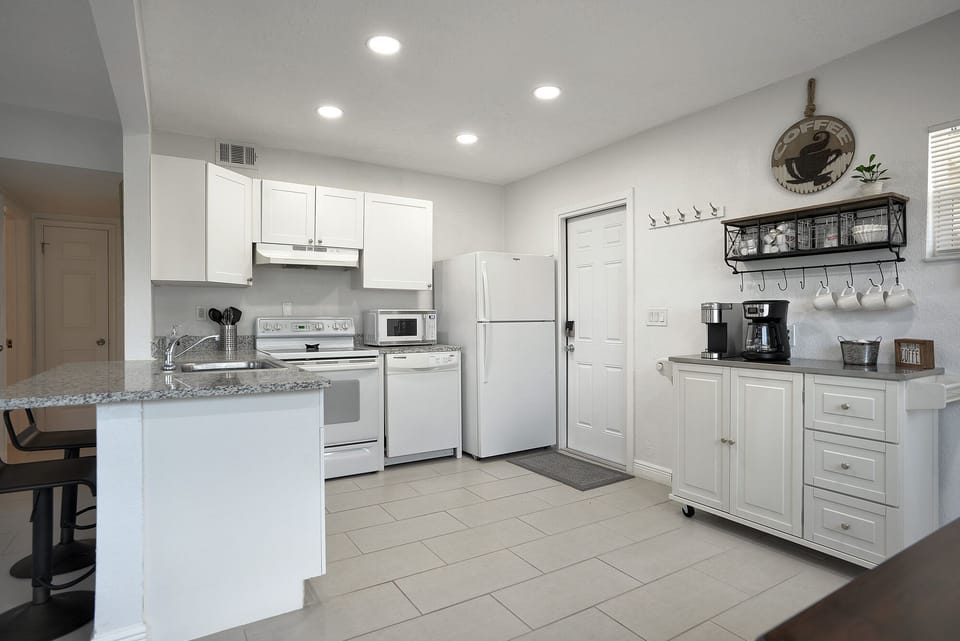 Spacious kitchen with full size appliances.
