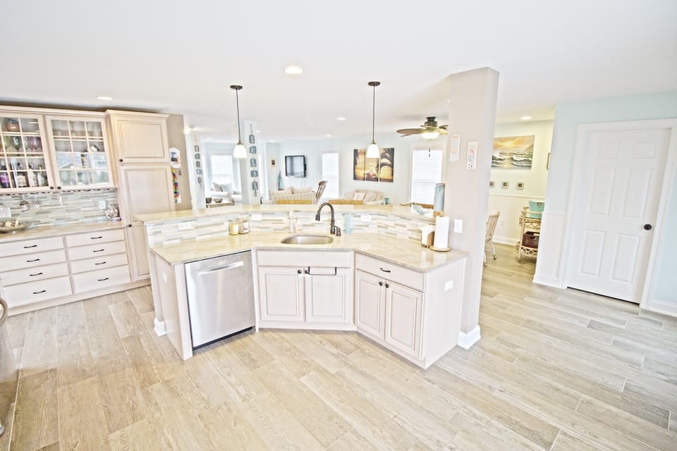 Kitchen Island & wet bar