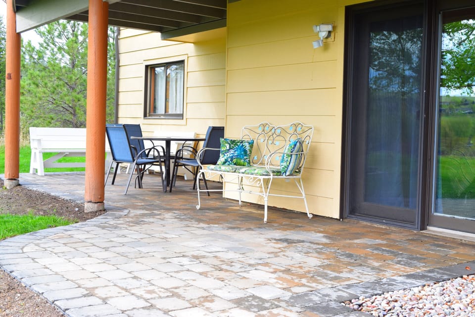 Shaded private patio for YOUR USE.  Owners have a private backyard patio