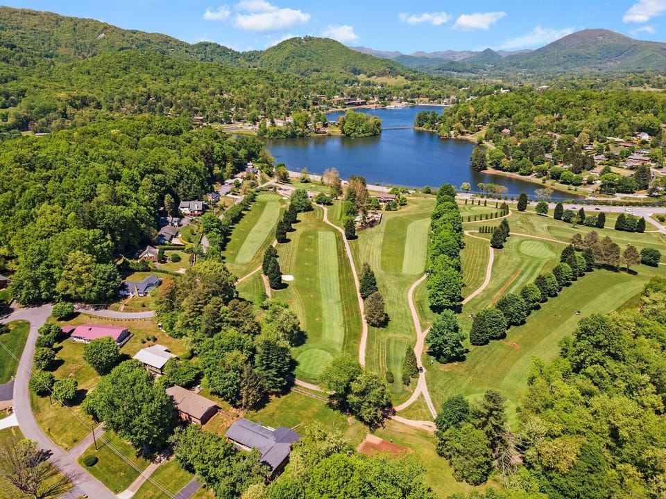 Lake Junaluska and Waynesville Golf Course are 10 minutes away! 