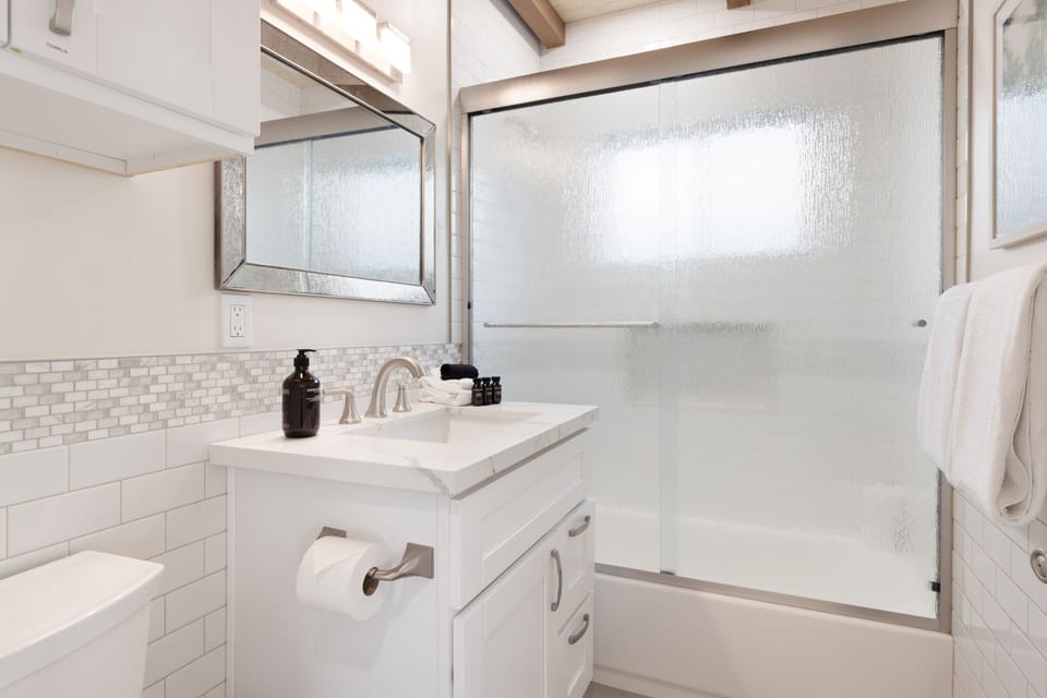 Mission Point 2 - Bathroom 1.