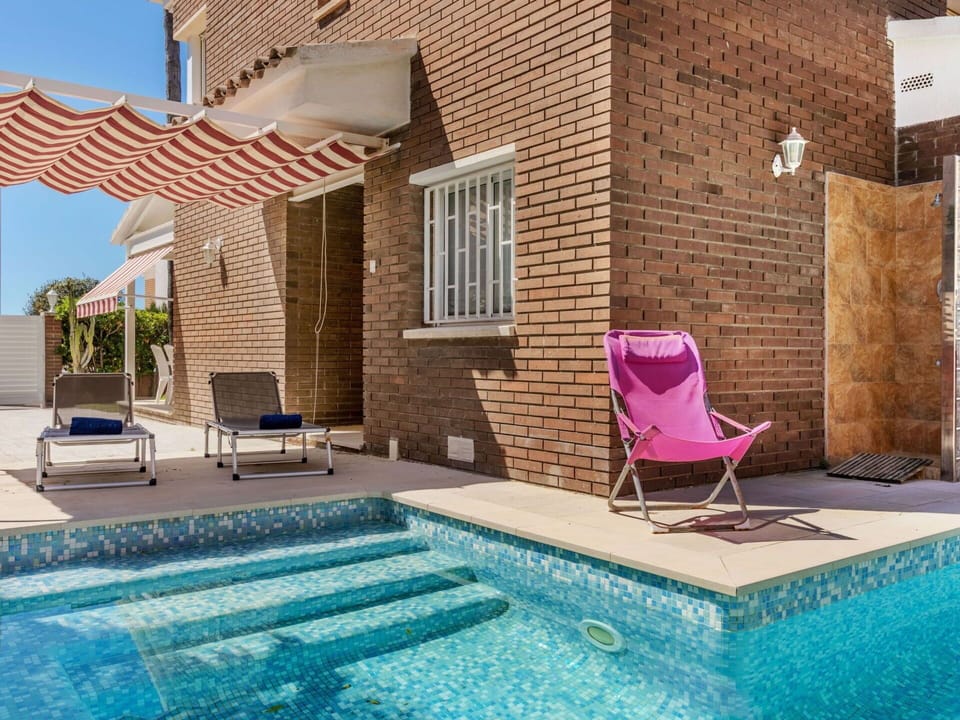 Swimming Pool, Outdoor Furniture, Furniture, Chair, Composite Material, Leisure, Shade, Resort, Patio, Outdoor Table