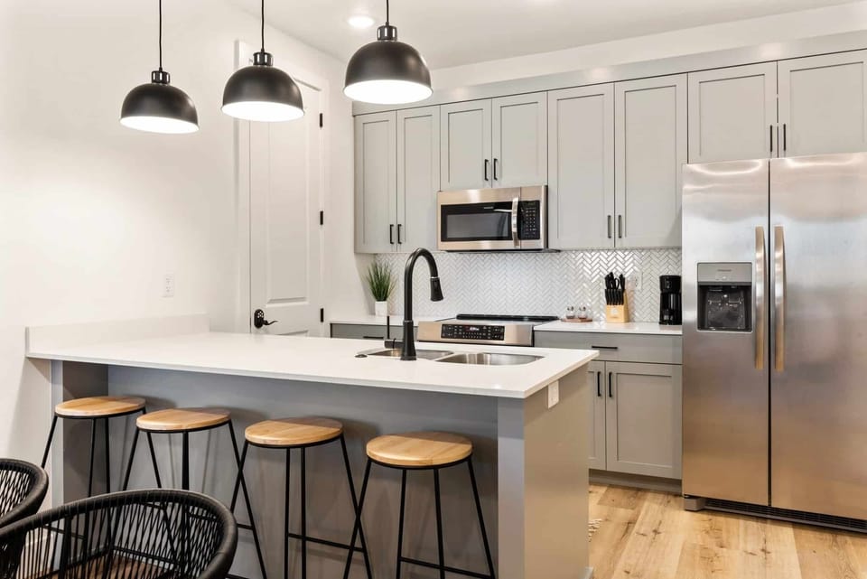 Condo, 3 Bedrooms | Private kitchen | Fridge, oven, coffee/tea maker, toaster