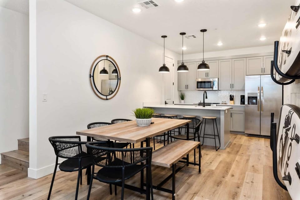 Condo, 3 Bedrooms | Dining