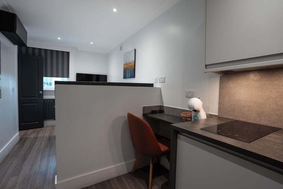 Cosy Double Studio | Private kitchen | Fridge, microwave, stovetop, electric kettle