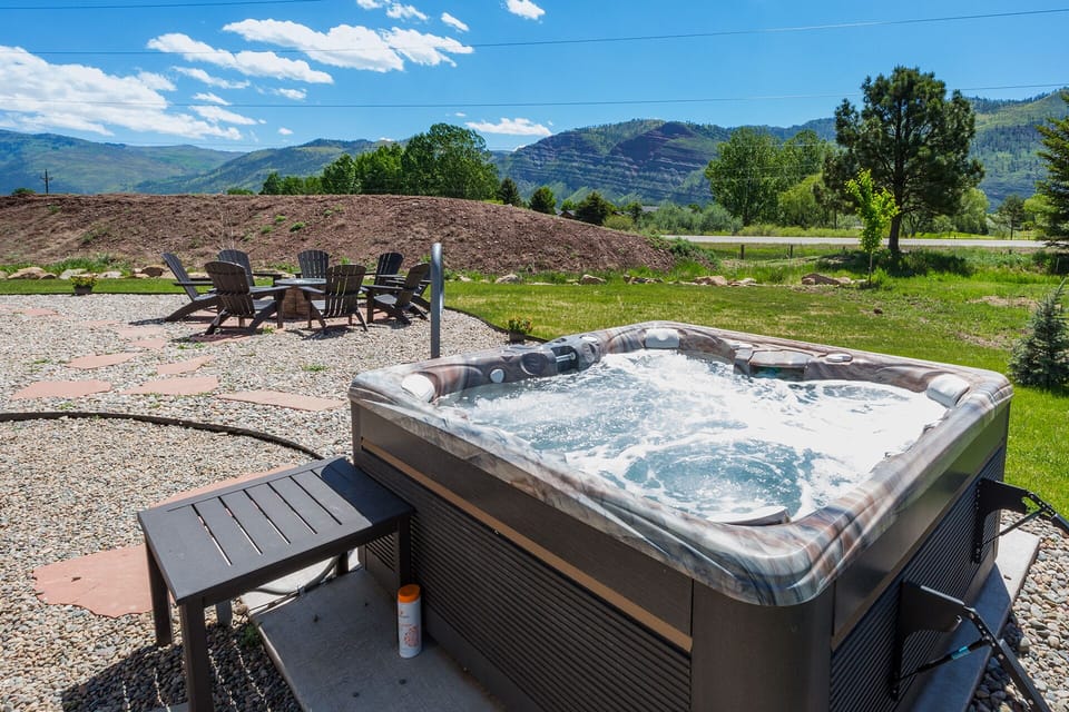 Private Hot Tub with awesome views of the Hermosa Cliffs