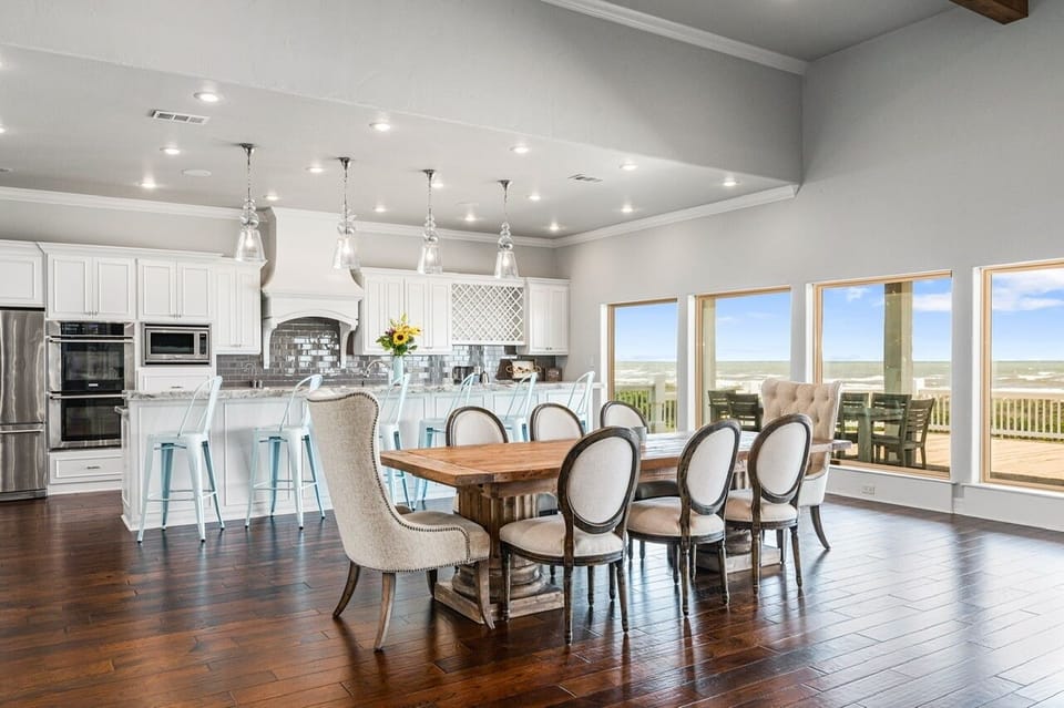 House, 4 Bedrooms | Private kitchen | Fridge, oven, coffee/tea maker, toaster